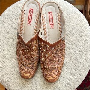 Pikolinos Brown Leather Mules with Classic Design
